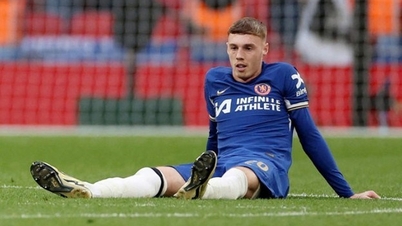 Cole Palmer s'est cassé un orteil en trébuchant sur une porte.