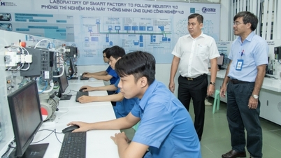 उद्योग एवं व्यापार क्षेत्र में संगठन को सुव्यवस्थित करना और मानव संसाधन में सुधार करना