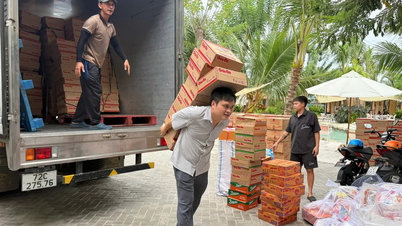 1.000 cadeaus sorteren om te brengen naar mensen in door overstromingen getroffen gebieden