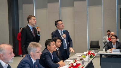 चेक गणराज्य के सीनेट के अध्यक्ष ने थान कांग समूह और थान कांग वियत हंग ऑटोमोबाइल फैक्ट्री का दौरा किया