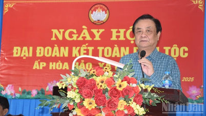 Le Minh Hoan elvtárs részt vett a Nemzeti Nagy Egység Napján Dong Thapban.