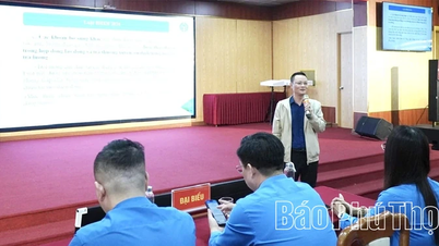 Tuyên truyền phổ biến giáo dục pháp luật và giao lưu nghệ thuật trong học viện, công nhân lao động