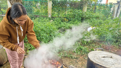گیا لائی: ابلتے ہوئے انڈے، شکرقندی، بانس چاول پکا کر سیلاب متاثرین کی فراہمی