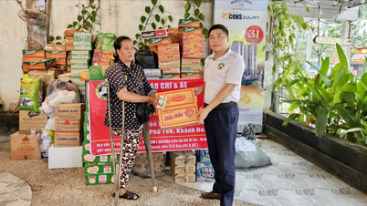 صور مؤثرة لبائعي تذاكر اليانصيب والأشخاص ذوي الإعاقة وهم يساهمون في جهود الإغاثة من الفيضانات