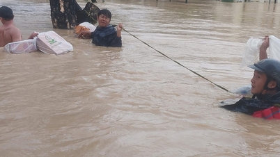 Příběh ředitele a učitelů, kteří se plavali v povodni, aby zachránili 500 studentů