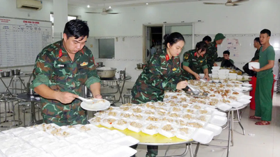 Организация полевых кухонь для помощи людям в пострадавшем от наводнения Даклаке
