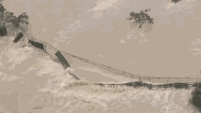 Banjir menghanyutkan jambatan gantung di kawasan pelancongan terkenal Dak Lak