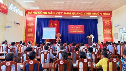 „Straż Przybrzeżna towarzyszy rybakom” w walce z nielegalnymi, nieraportowanymi i nieuregulowanymi połowami w gminie U Minh