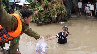 Dak Lak: Alapvető élelmiszerek biztosítása a mélyen elárasztott területeknek