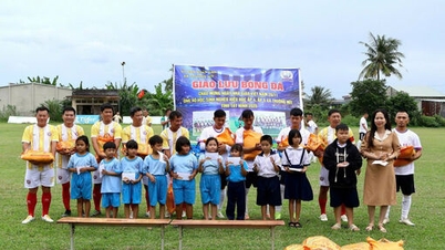 Truong Mit Komünü: Futbol değişimi ve yoksul öğrencilere burs ve hediye verilmesi