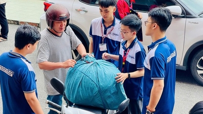 Ho Chi Minh şehrindeki bir dizi üniversite, selden etkilenen bölgelerdeki insanlara destek olmak için bir kampanya başlattı.