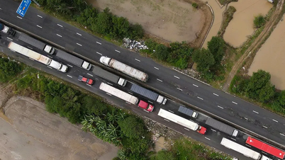 খান হোয়া হয়ে জাতীয় সড়ক ১ অচল, যানবাহন ৩ দিন ধরে অপেক্ষা করছে