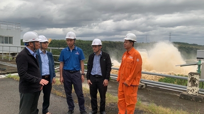 Houd u strikt aan de voorschriften voor lozingen bij overstromingen van de waterkrachtcentrale van Srepok, zodat het risico op overstromingen in de stroomafwaarts gelegen gebieden tot een minimum wordt beperkt.