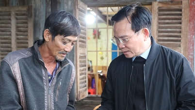 Голова народного комітету провінції Лам Донг Хо Ван Муой підбадьорив постраждалих від повені в Куанглапі