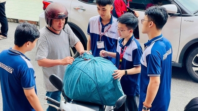 कई विश्वविद्यालय बाढ़ प्रभावित क्षेत्रों में छात्रों और लोगों को तत्काल "सहायता" प्रदान कर रहे हैं।