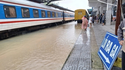O setor ferroviário continua a interromper a circulação de muitos trens devido às chuvas e inundações.