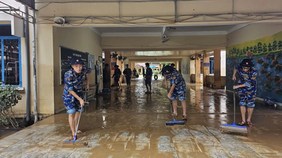 Aproape 400 de ofițeri și studenți ai Academiei Navale ajută oamenii după inundații