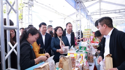 Vietnamesisk varumässa som betjänar arbetare och invånare i huvudstaden