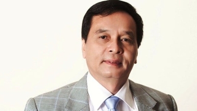 Universitair hoofddocent Dr. Nguyen Manh Hung, voormalig directeur van de Nguyen Tat Thanh Universiteit, is overleden.