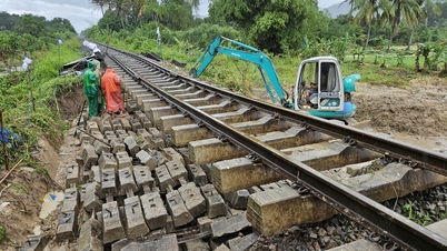 Linie kolejowe są poważnie uszkodzone, droga krajowa nr 1 przebiegająca przez zalane tereny jest otwarta.