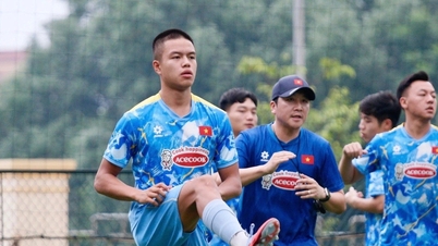 U22 វៀតណាម៖ ហេតុអ្វីបានជាគ្រូបង្វឹក Kim Sang Sik ងាកមកលេងជាមួយ Thanh Trung?
