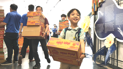 Les habitants de Hô-Chi-Minh-Ville se mobilisent pour envoyer des biens et témoigner de leur solidarité envers les victimes des inondations.
