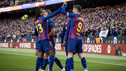 Barcelona thắng tưng bừng ngày trở lại Nou Camp