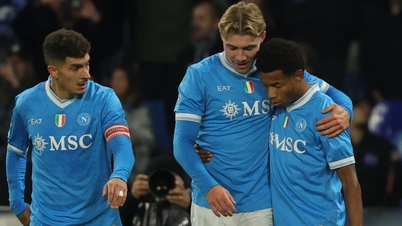 អតីតកីឡាករ Manchester United ដឹកនាំ Napoli ឡើងឈរលើកំពូលតារាង Serie A។