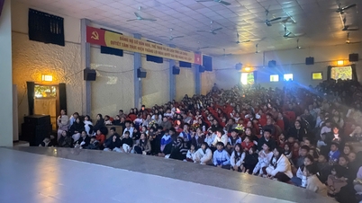 Audiences are "crazy" about the movie "Red Rain", Lai Chau Cinema adds extra screenings