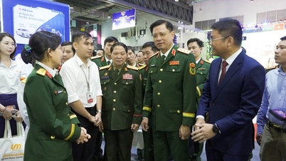 Viettel introduserer mange teknologier på Vietnam-Laos Trade Connection Fair