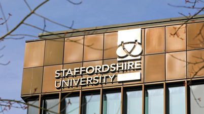 Universitatea din Staffordshire, acuzată de utilizarea abuzivă a inteligenței artificiale