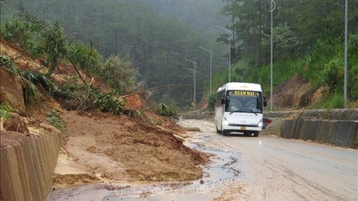 Serious landslide, National Highway 24 is cut off