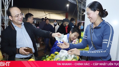 Η σπεσιαλιτέ πορτοκάλι Ha Tinh έχει «μεγάλη ζήτηση» στη μεγάλη έκθεση που λαμβάνει χώρα στην περιοχή.