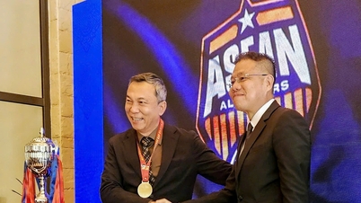 Президент АФФ поблагодарил президента ВФФ Чан Куок Туана на важном мероприятии регионального футбола