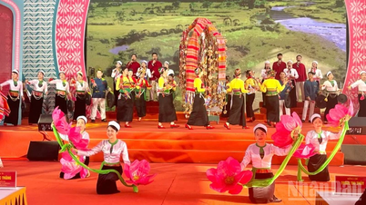 Der Klang der Muong-Gongs eröffnet das Festival am Tag des vietnamesischen Kulturerbes.