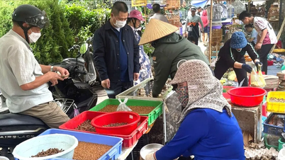 Pasar lama di jantung kota pelabuhan