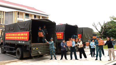 Transporte e doação coordenados de 35 toneladas de itens de primeira necessidade para as vítimas das enchentes nas províncias de Gia Lai e Dak Lak.