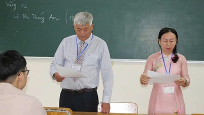 នាយកដ្ឋានអប់រំ និងបណ្តុះបណ្តាលទីក្រុងហូជីមិញ រាយការណ៍អំពីស្ថានភាពគ្រូបង្រៀនពេលអនុវត្តរដ្ឋាភិបាលកម្រិតពីរ។