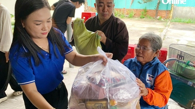 قامت بلدية نينه فوك بتنسيق توزيع 200 هدية على الأشخاص الذين يمرون بظروف صعبة.