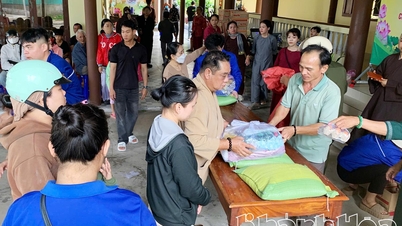 Přidělit 2 000 tun rýže z národních rezerv na podporu lidí postižených povodněmi