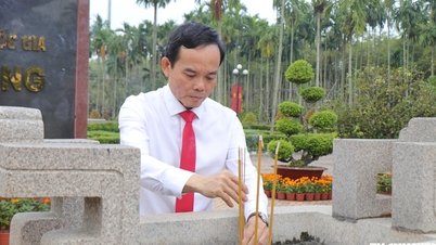 ہو چی منہ شہر کے رہنما بخور پیش کرتے ہیں اور جنوبی بغاوت کی 85 ویں سالگرہ منانے کے لیے ملاقات کرتے ہیں۔