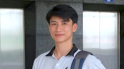 차밭에서 자란 한 남학생이 '사람들을 돕기 위해 공부한다'는 의지를 키워 훌륭한 졸업생 대표가 되었습니다.