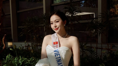 Мисс Интернешнл 2925: Киеу Дуй раздаёт шарфы, пропагандируя вьетнамскую идентичность