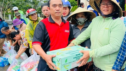 Vietravel ສົມທົບກັບໜັງສືພິມ ແຄ໋ງຮ່ວາ, ວິທະຍຸ ແລະ ໂທລະພາບ ມອບຂອງຂວັນ 200 ພູດໃຫ້ປະຊາຊົນເຂດປະສົບໄພນໍ້າຖ້ວມ.