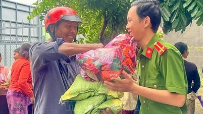 سیلاب سے متاثرہ علاقوں میں لوگوں کی مدد کے لیے دسیوں ہزار تحائف