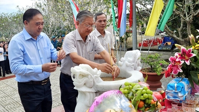 Jawatankuasa Rakyat Komune Ba Chuc mengadakan majlis meraikan ulang tahun ke-103 mendiang Perdana Menteri Vo Van Kiet.