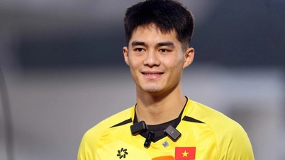 U22ベトナム代表の身長191センチのゴールキーパーは、東南アジア競技大会33を前に価格が急上昇した。