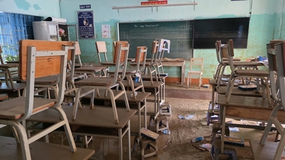 Кханьхоа: школа покрыта грязью после исторического наводнения, дата открытия школы не определена