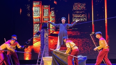 «Muslinger, blåskjell, østers og blåskjell» fortelles gjennom sirkuskunst, og skaper latter i et eksperimentelt rom.