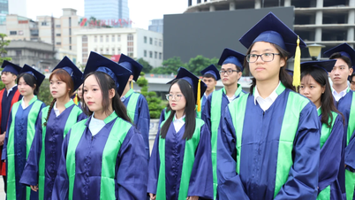 Egy Ho Si Minh-városi egyetemi búcsúbeszéd nagybácsi Ho nagybácsinak számol be eredményeiről
